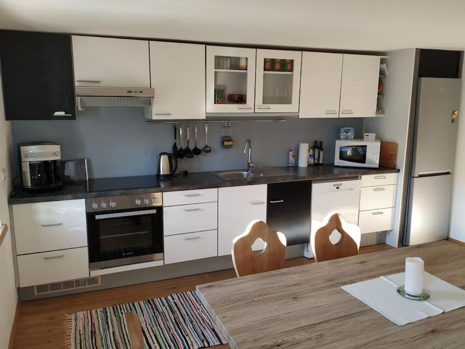 Upcycling Appartement Fischl - Nachhaltig Und Kreativ Wohnen Fuer Gross Und Klein Jenbach Kültér fotó